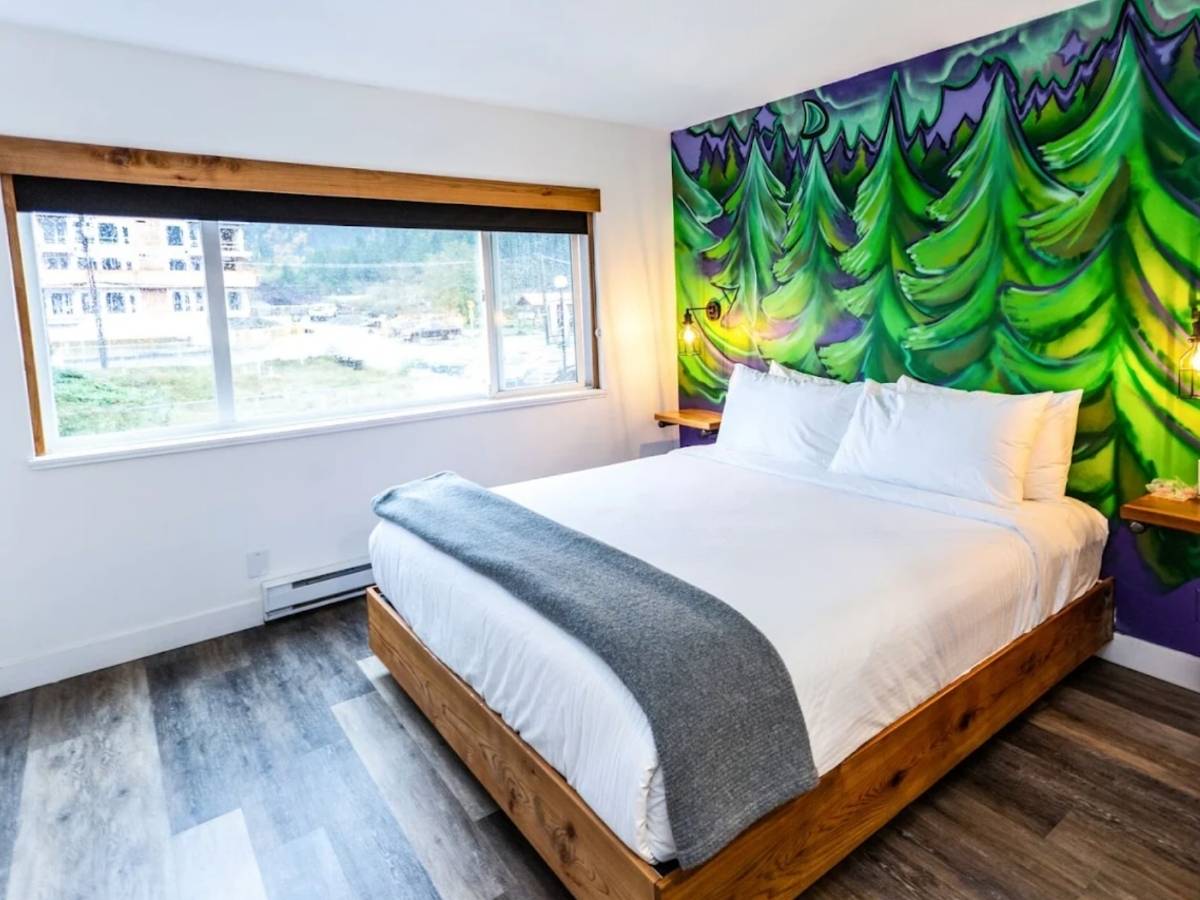 Crash Hotel Squamish